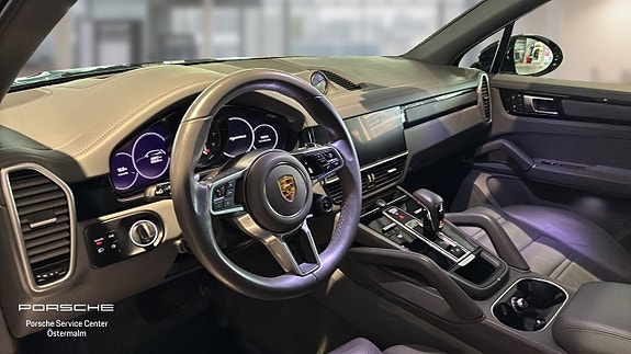 Porsche Cayenne 3 of 5