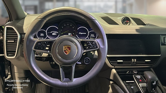 Porsche Cayenne 12 of 12