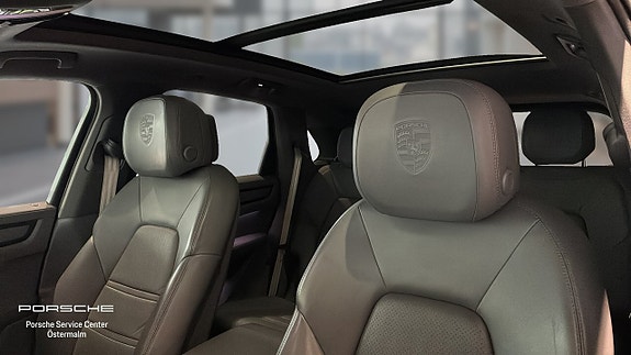 Porsche Cayenne 5 of 5