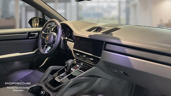 Porsche Cayenne 4 of 5