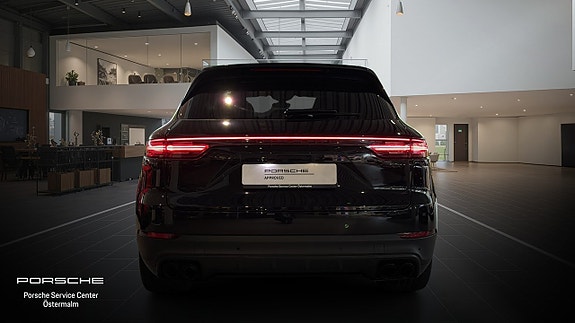 Porsche Cayenne 8 of 12