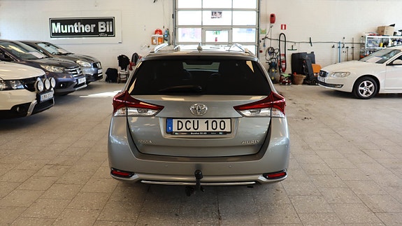 Toyota Auris 8 of 17