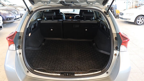 Toyota Auris 9 of 17