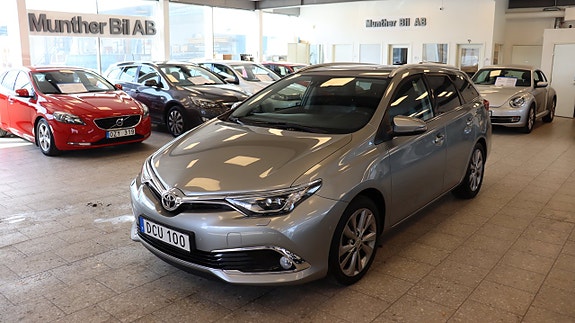 Toyota Auris 2 of 17