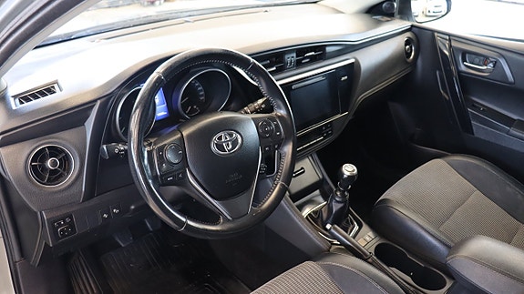 Toyota Auris 12 of 17