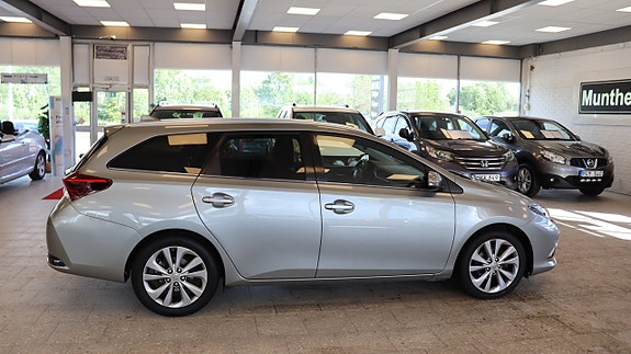 Toyota Auris 6 of 17