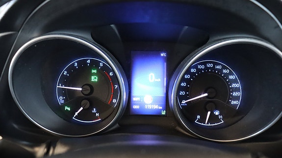 Toyota Auris 13 of 17