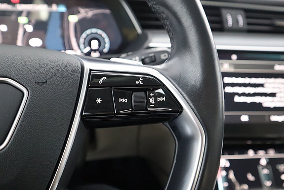 Audi e-tron 18 of 26