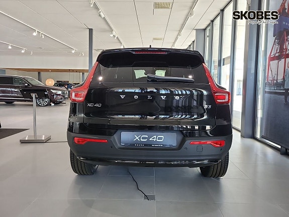 Volvo XC40 5 of 5