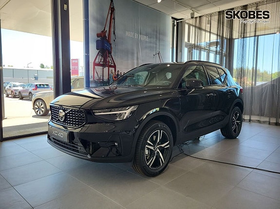 Volvo XC40 3 of 5