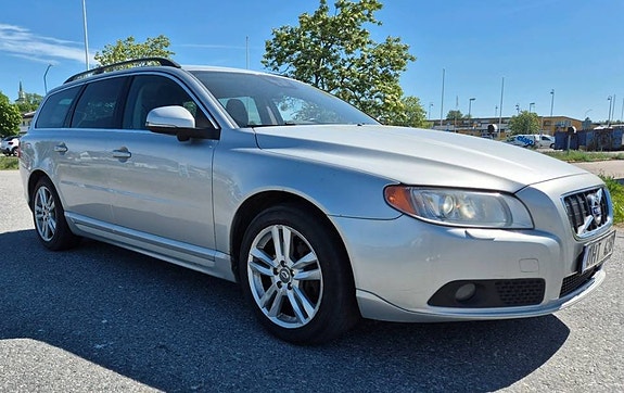 Volvo V70 3 of 5