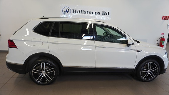 Volkswagen Tiguan Allspace 2 of 5