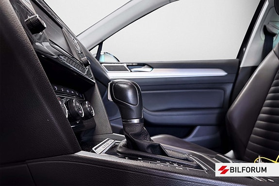 Volkswagen Passat Alltrack 13 of 18
