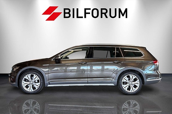Volkswagen Passat Alltrack 2 of 5