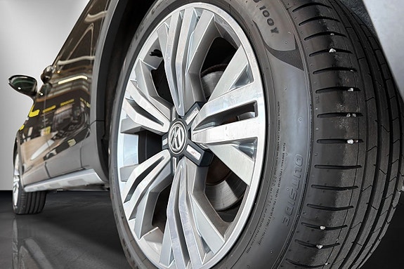 Volkswagen Passat Alltrack 8 of 18