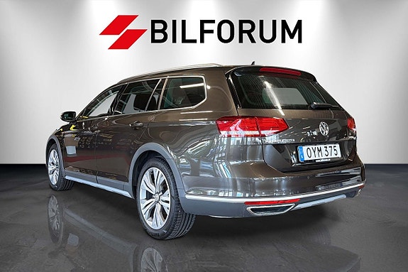 Volkswagen Passat Alltrack 3 of 5