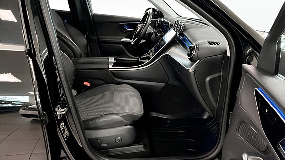 Mercedes-Benz GLC300 de 3 of 5