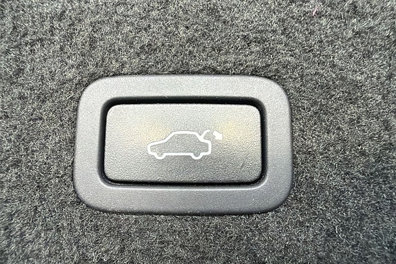 Volvo V70 12 of 30