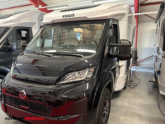 Knaus Live TI 650 MEG Black Selection - Låga långbäddar