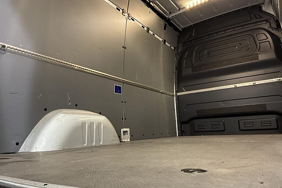 Mercedes-Benz eSprinter 320 15 of 18