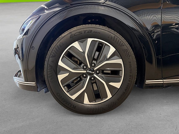 Kia EV6 8 of 21