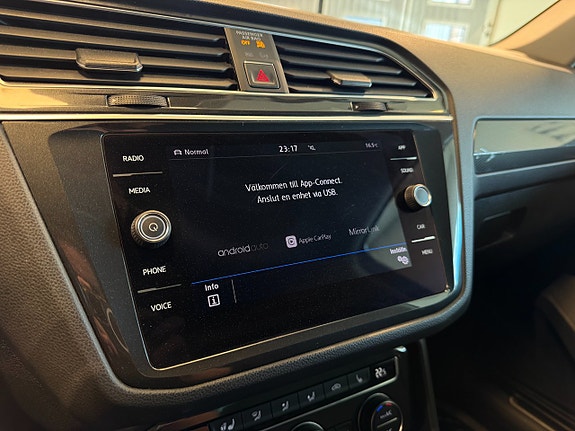 Volkswagen Tiguan 12 of 26