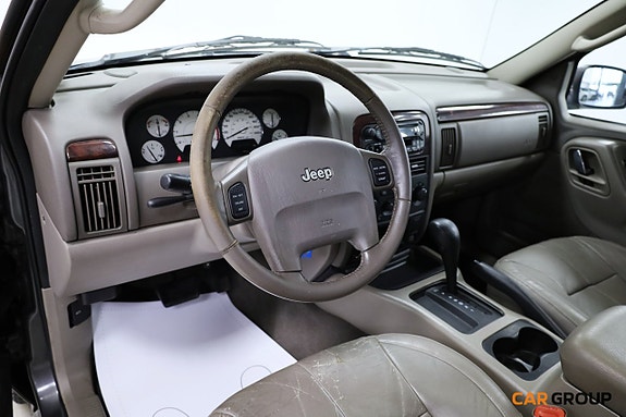 Jeep Grand Cherokee 12 of 17