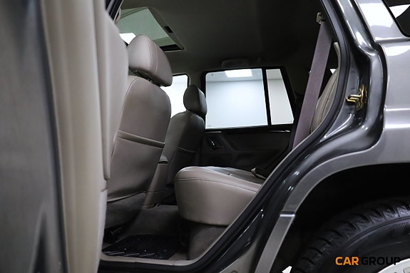 Jeep Grand Cherokee 15 of 17