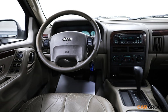 Jeep Grand Cherokee 10 of 17