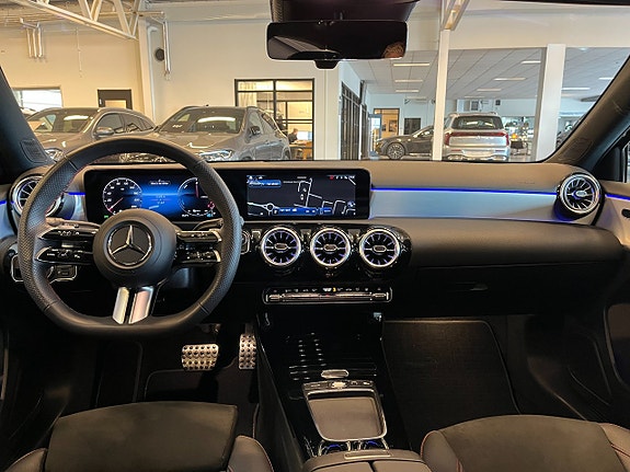 Mercedes-Benz A250 e 12 of 18