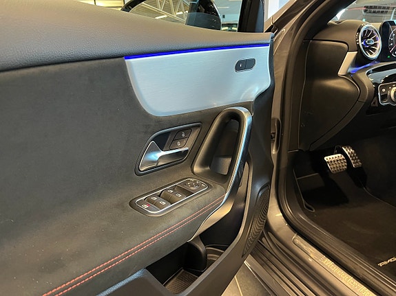 Mercedes-Benz A250 e 14 of 18
