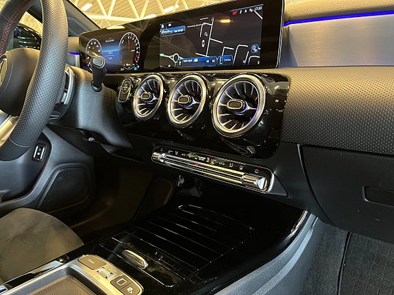 Mercedes-Benz A250 e 16 of 18