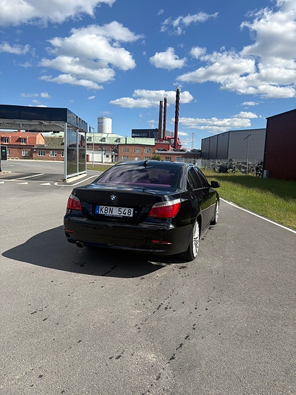 BMW 520d 2 of 5