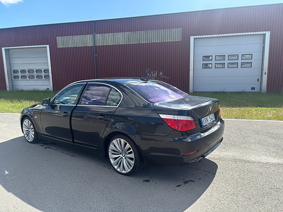 BMW 520d 3 of 5