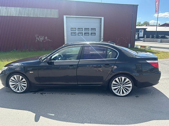 BMW 520d 4 of 5