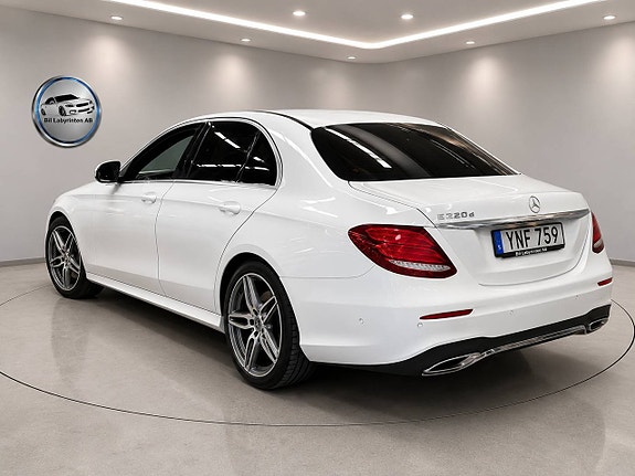 Mercedes-Benz E220 d 2 of 5