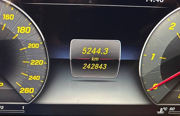 Mercedes-Benz E220 d 4 of 5