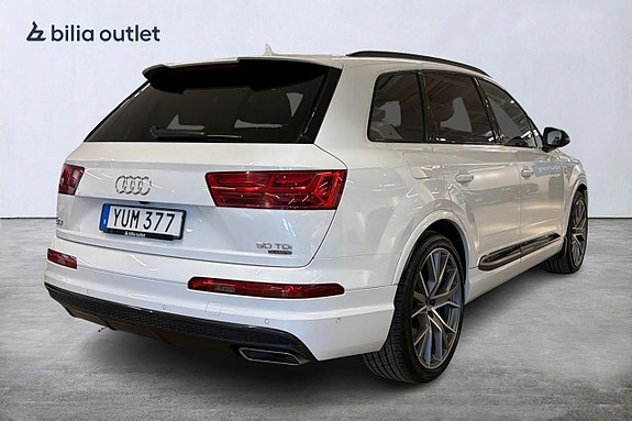 Audi Q7 9 of 28