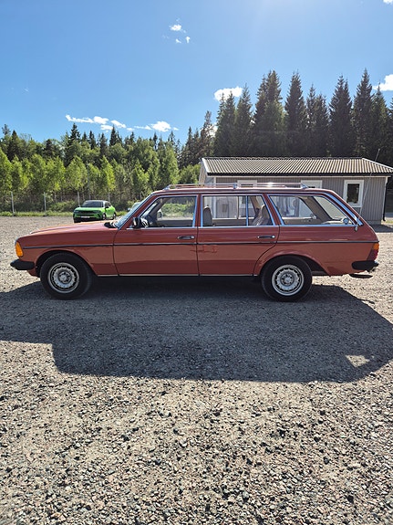 Mercedes-Benz 200 T 5 of 5