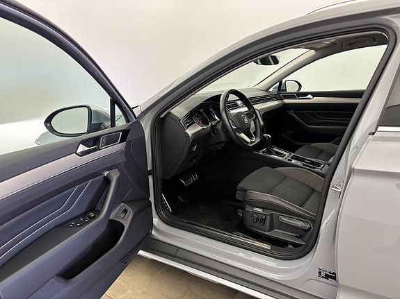 Volkswagen Passat Alltrack 10 of 25