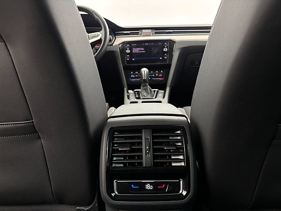 Volkswagen Passat Alltrack 16 of 25