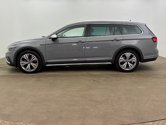 Volkswagen Passat Alltrack 3 of 5