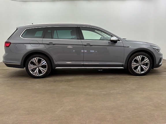 Volkswagen Passat Alltrack 7 of 25