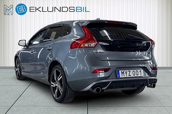 Volvo V40 4 of 5