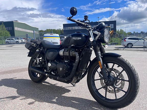 Triumph Street Twin 5 of 5
