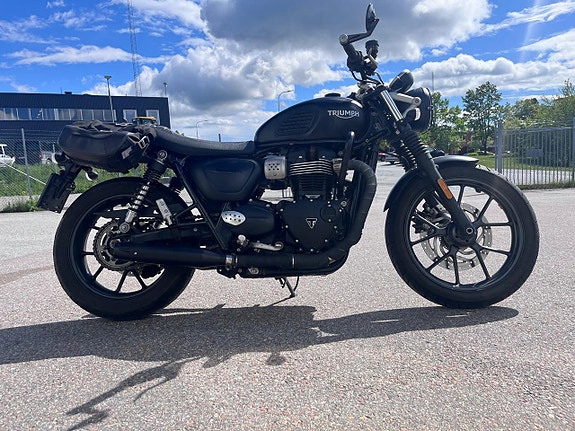 Triumph Street Twin 3 of 5