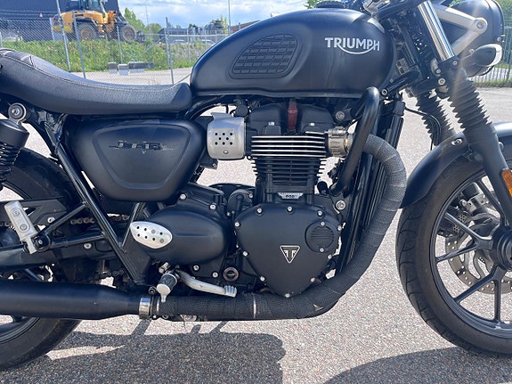 Triumph Street Twin 4 of 5