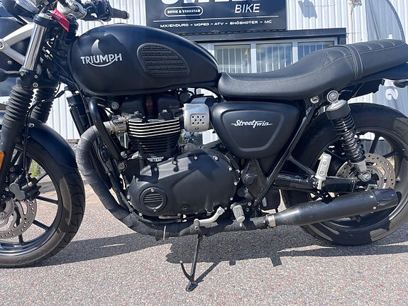 Triumph Street Twin 2 of 5