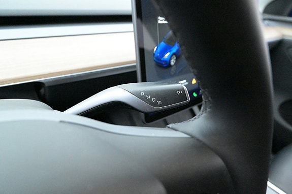Tesla Model Y 8 of 27