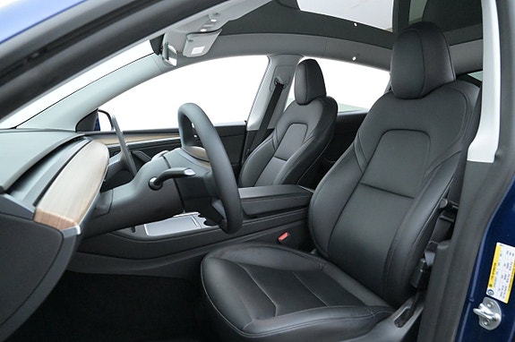 Tesla Model Y 9 of 27